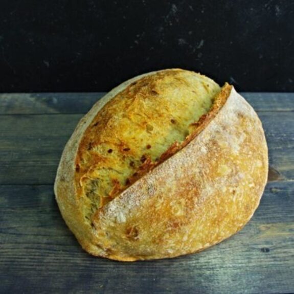 Пшеничный хлеб с жареным луком от пекарни PIGEON