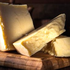 Сыр твердый Пармезан Девять Деревень